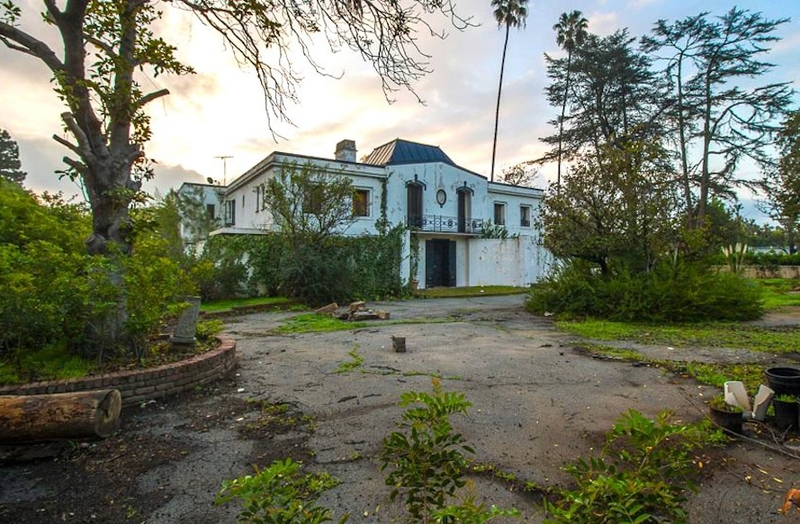 A Look Inside Liza Minnelli’s Abandoned Childhood Mansion | 