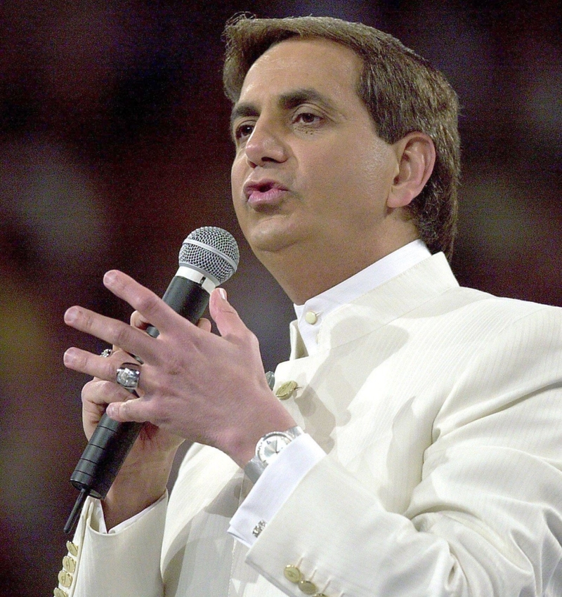 Benny Hinn | Alamy Stock Photo by Patrick Schneider/Charlotte Observer/KRT/ABACAPRESS