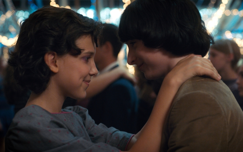 Millie Bobby Brown’s Kiss Becomes a Family Affair | MovieStillsDB Photo by Yaut/Netflix