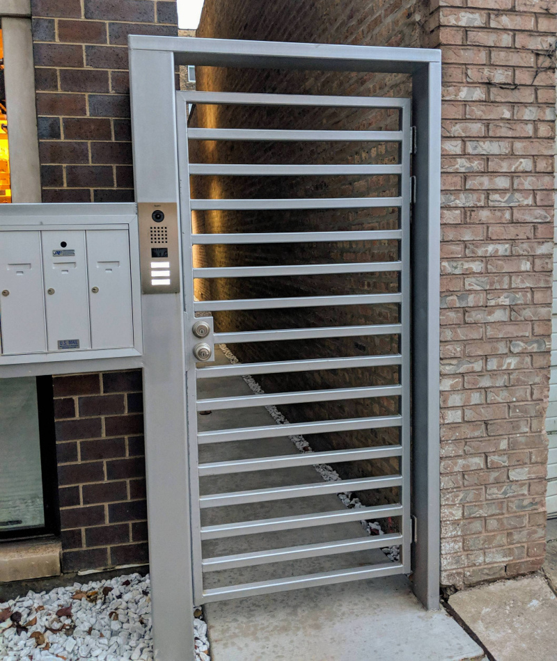 The Worst Security Gate Ever | Imgur.com/1w0Cdkm