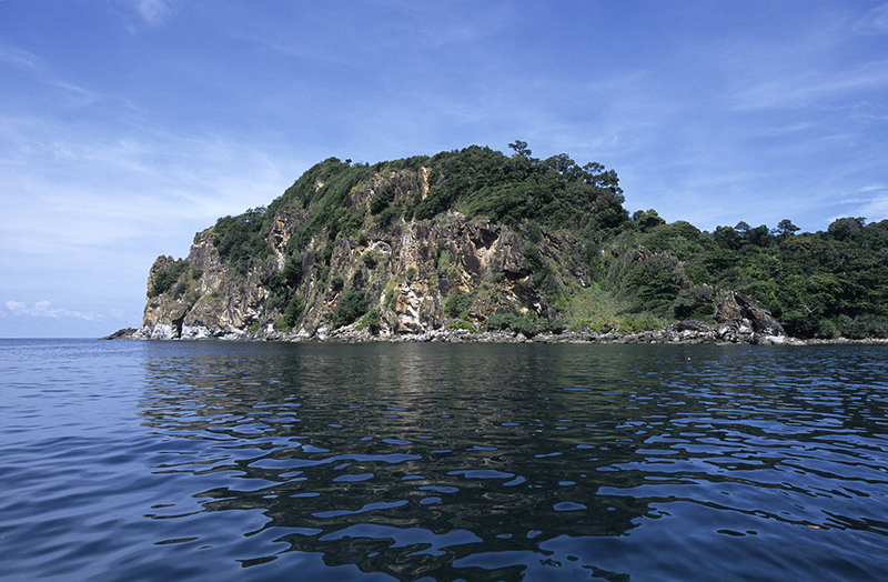 Thai Islands Koh Khai Nok, Koh Khai Nui, and Koh Khai Nai | Getty Images Photo by Holger Leue