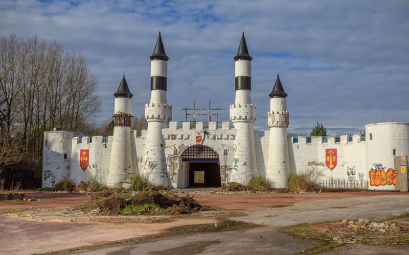 Camelot Theme Park, Lancashire | Alamy Stock Photo by Peter Thomasson