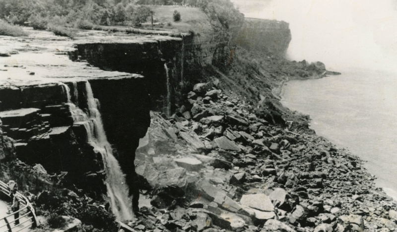 You’ll Never Believe What Researchers Discovered When They Drained the Water from The Niagara Falls | Alamy Stock Photo