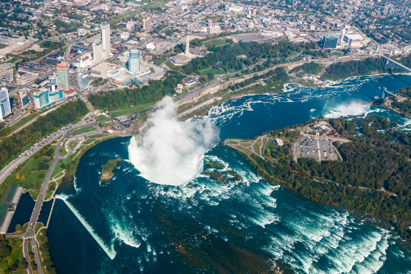 You’ll Never Believe What Researchers Discovered When They Drained the Water from The Niagara Falls | Alamy Stock Photo