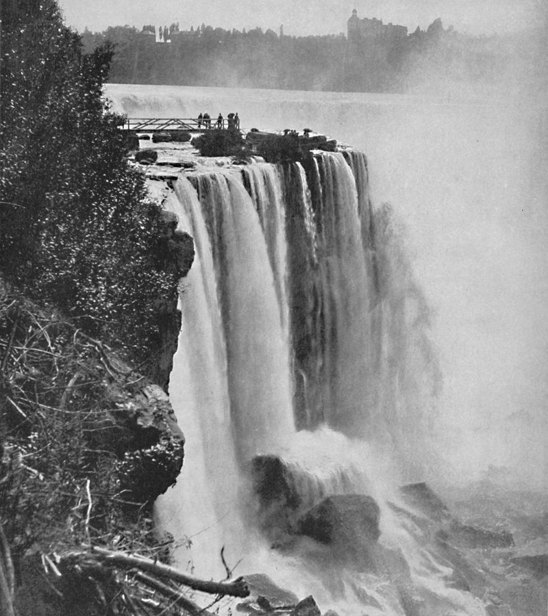 You’ll Never Believe What Researchers Discovered When They Drained the Water from The Niagara Falls | Getty Images Photo by The Print Collector