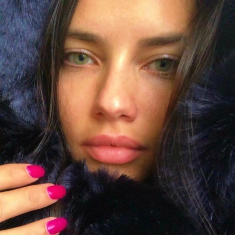 Adriana Lima | Instagram/@adrianalima