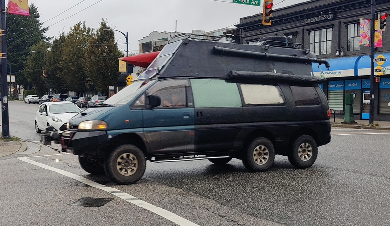 The Weirdest Mitsubishi Delica Limo | Reddit.com/KAPSLOCKisON