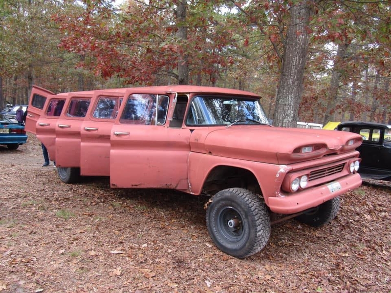 1960 Apache Suburban Airport Limo | Facebook/@shadylanequartzsite