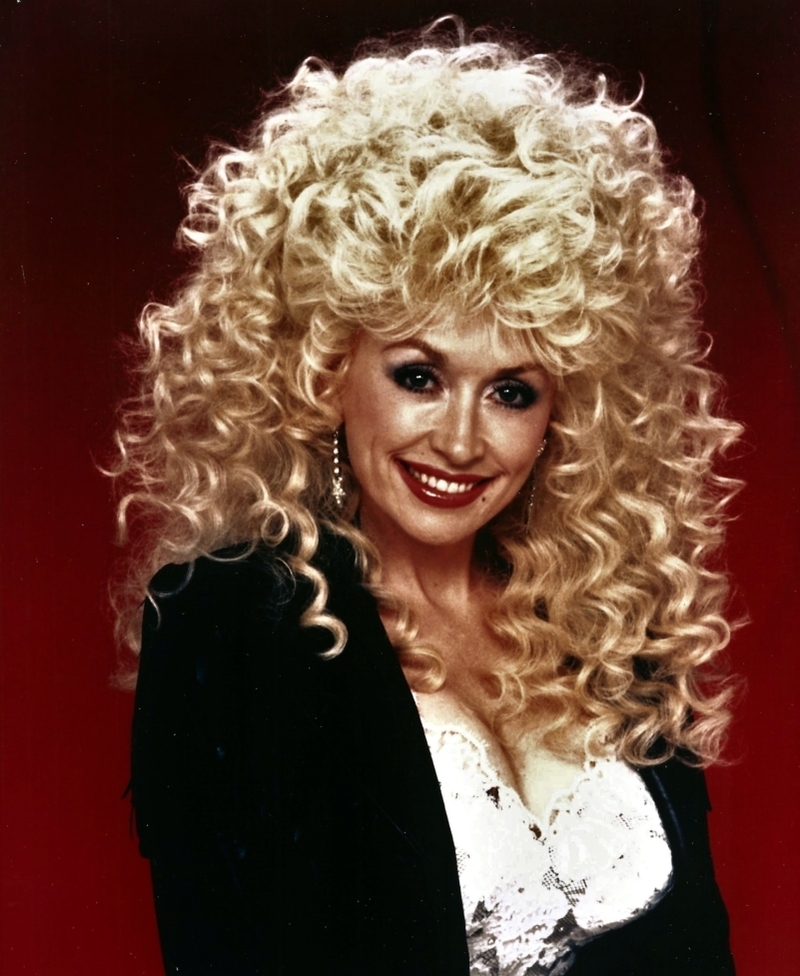 Parton Has a Huge Wig Collection | MovieStillsDB