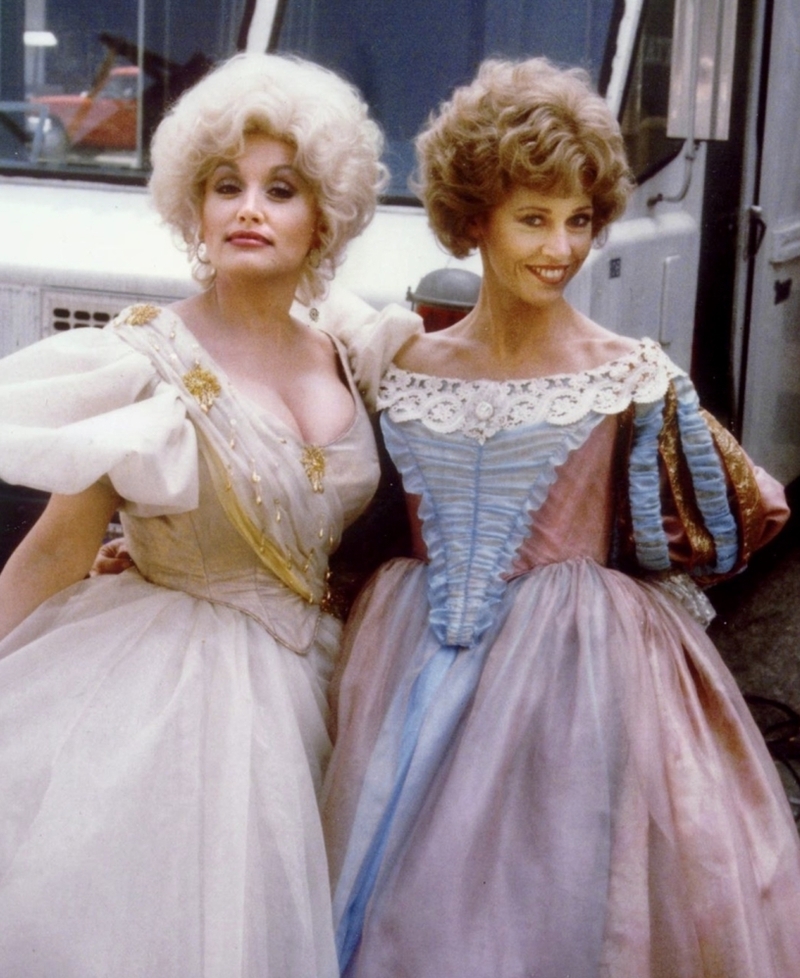 Preparing for 9 to 5 | Twitter/@DollyParton