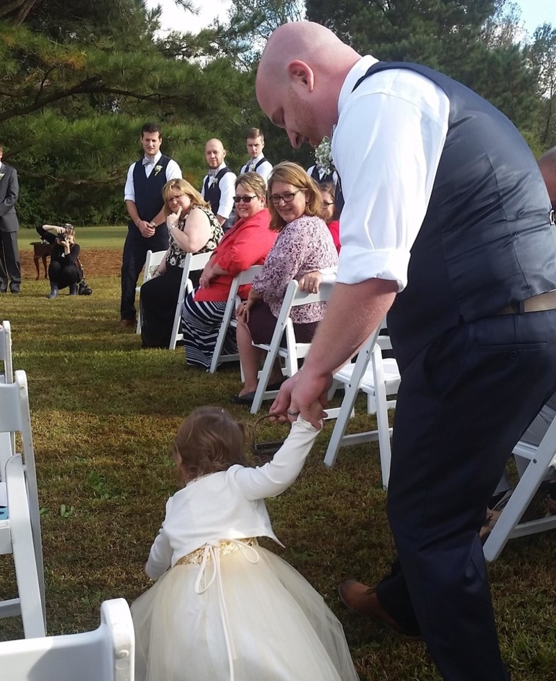 The Flower Girl That Wanted to Run | Imgur.com/RXQOybG