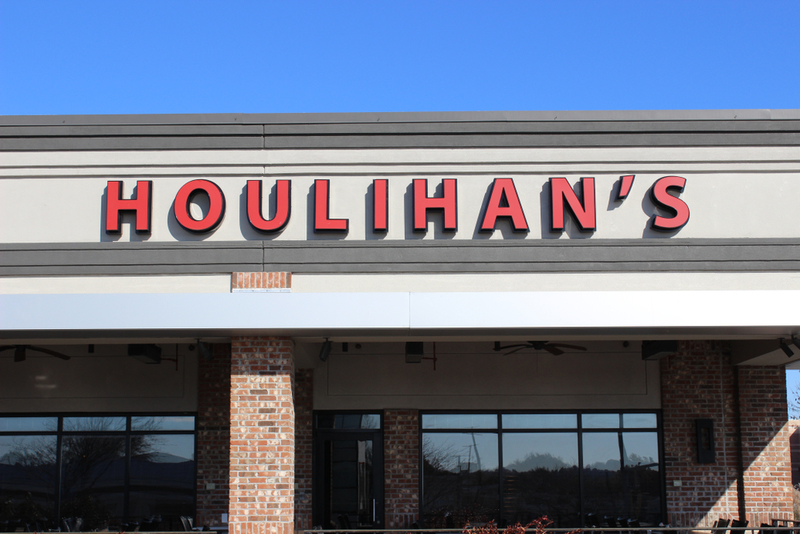 Houlihan’s | Shutterstock