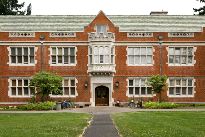 Reed College | Alamy Stock Photo by Vespasian 