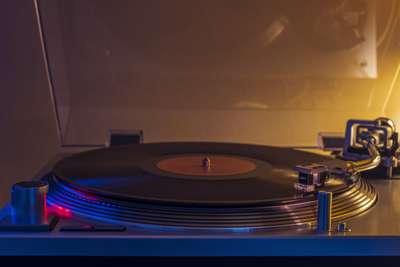 Listen to Vinyl | Demirel Ferhat/Shutterstock