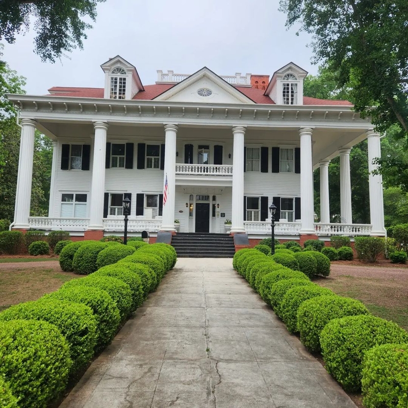 Georgia - Twelve Oaks Bed & Breakfast | Instagram/@kileysolano