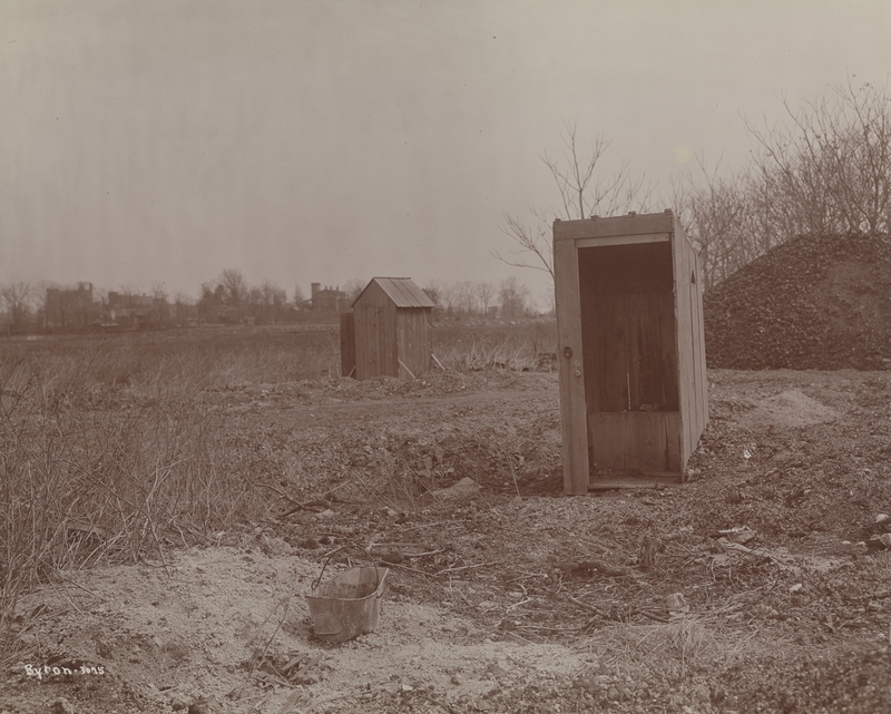  A Hole in the Ground | Getty Images Photo by Museum of the City of New York/Byron Co. Collection