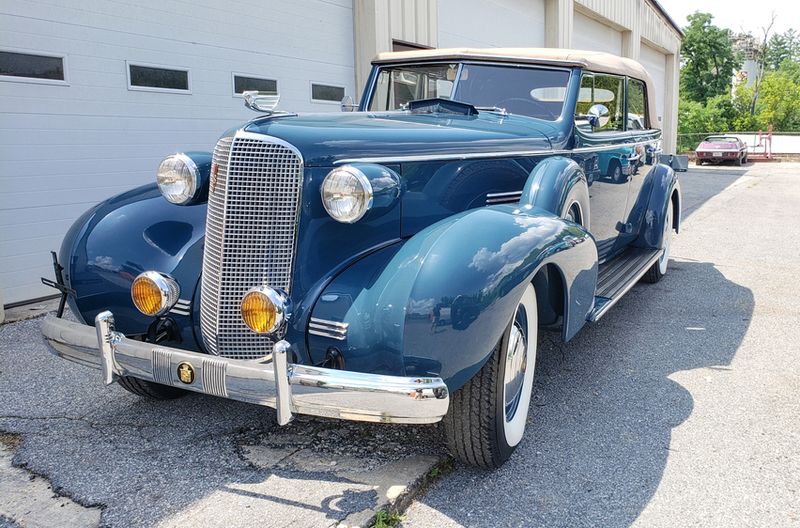 1935 LaSalle | Shutterstock