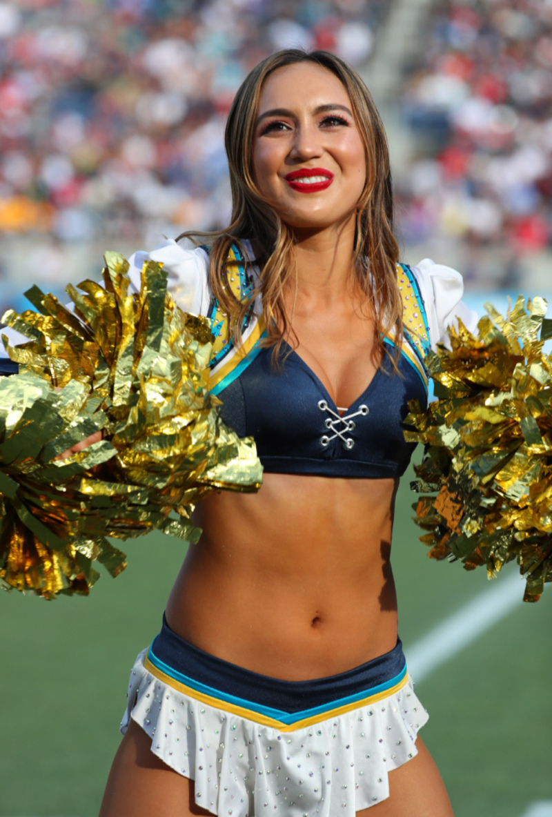 NFL cheerleaders subject to strict rules on weight, shaving and