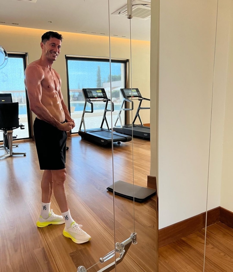 Robert Lewandowski - Soccer | Instagram/@_rl9