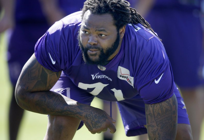 Phil Loadholt – 6’8″, 343 lbs | Alamy Stock Photo by Carlos Gonzalez/Minneapolis Star Tribune/ZUMA Press Inc/Alamy Live News 