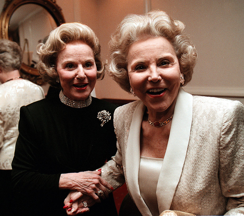 Ann Landers and Abigail Van Buren | Getty Images Photo by Frank Johnston/The Washington