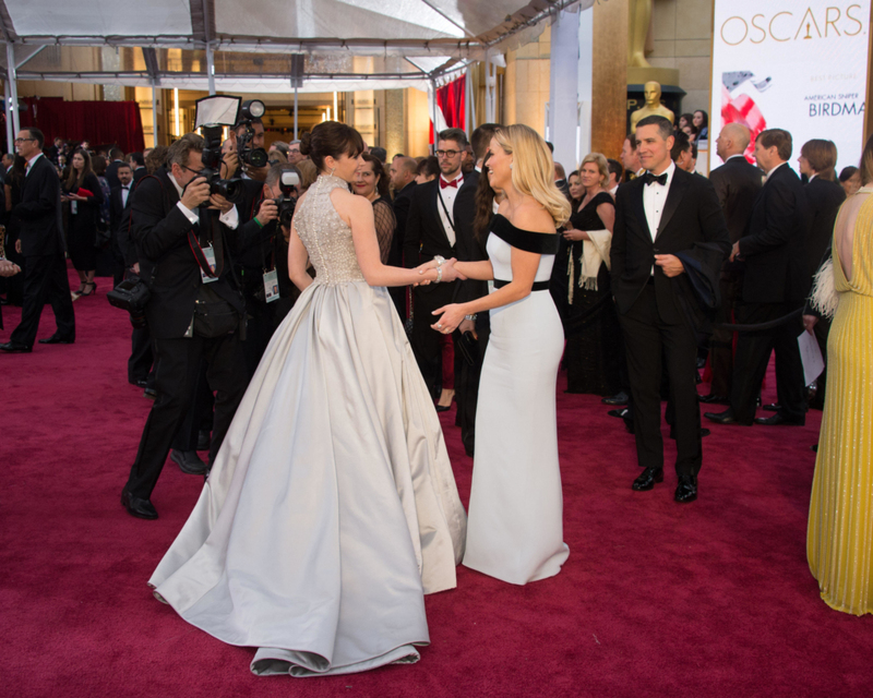 Reese Witherspoon's Wrist-shake | Alamy Stock Photo by PictureLux / The Hollywood Archive