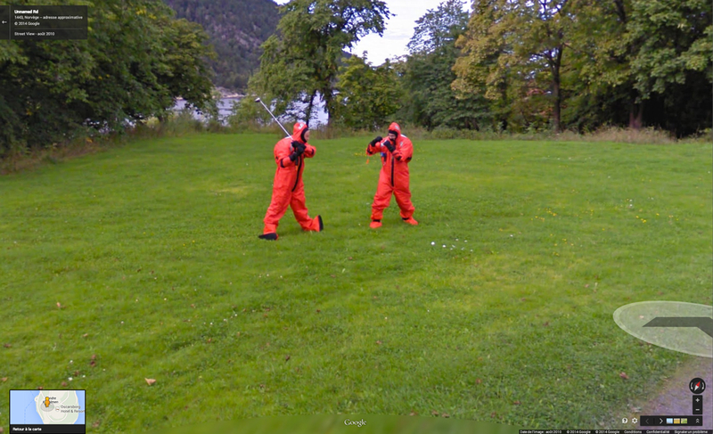 The Guys That Went Golfing In Hazmat Suits | Imgur.com/TheGhostlyBallsofAbrahamLincoln via Google Street View