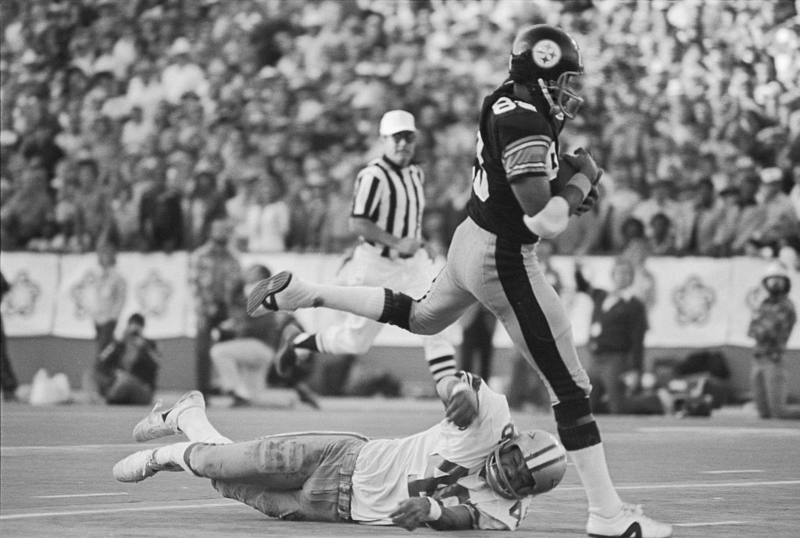 LYNN SWANN | Getty Images Photo by Bettmann