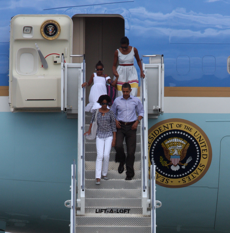 First Family Vacation to Martha’s Vineyard | Alamy Stock Photo by BJ Warnick/Newscom/Vincent DeWitt/Pool/CNP