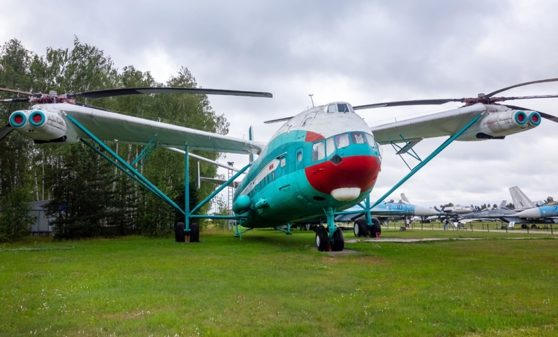 Mil V-12 | Alamy Stock Photo by Fifg