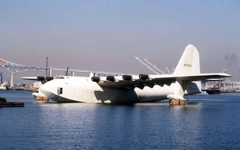 Hughes H-4 Hercules | Alamy Stock Photo by Trinity Mirror/Mirrorpix 