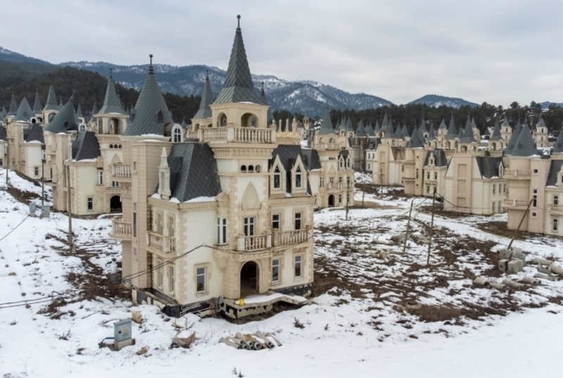 The Abandoned Burj Al Babas Resort in Turkey | Alamy Stock Photo