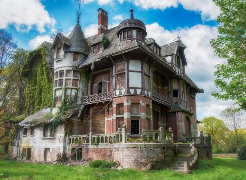 'Haunted House' | Adobe Stock