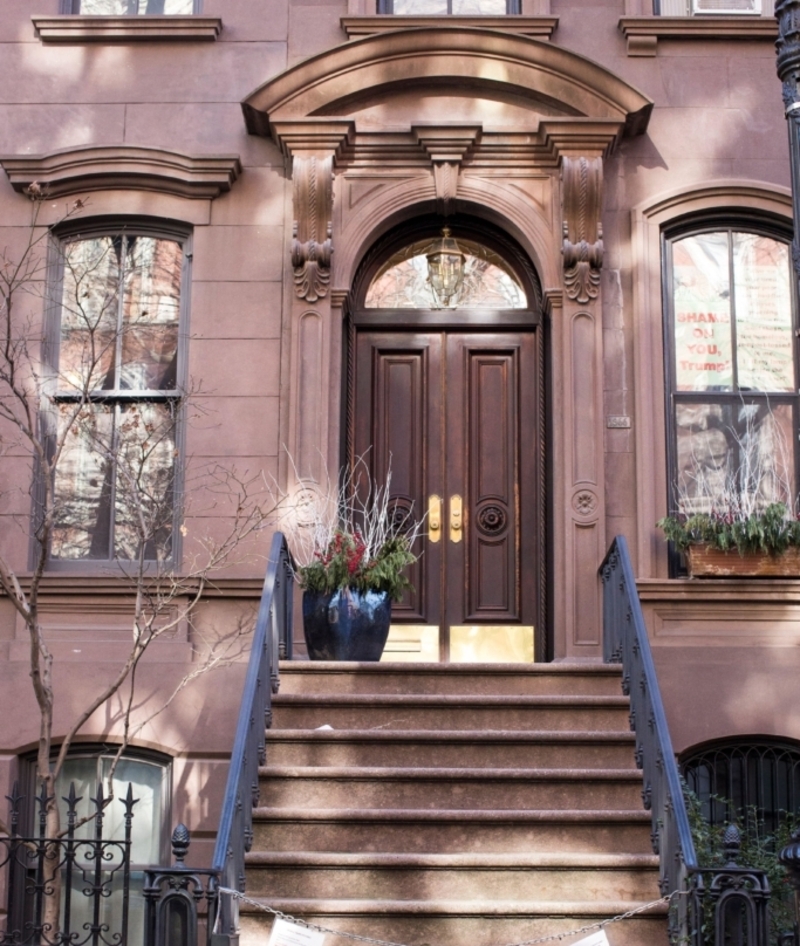 Carrie’s Actual Front Stoop | Alamy Stock Photo by Chris Bull