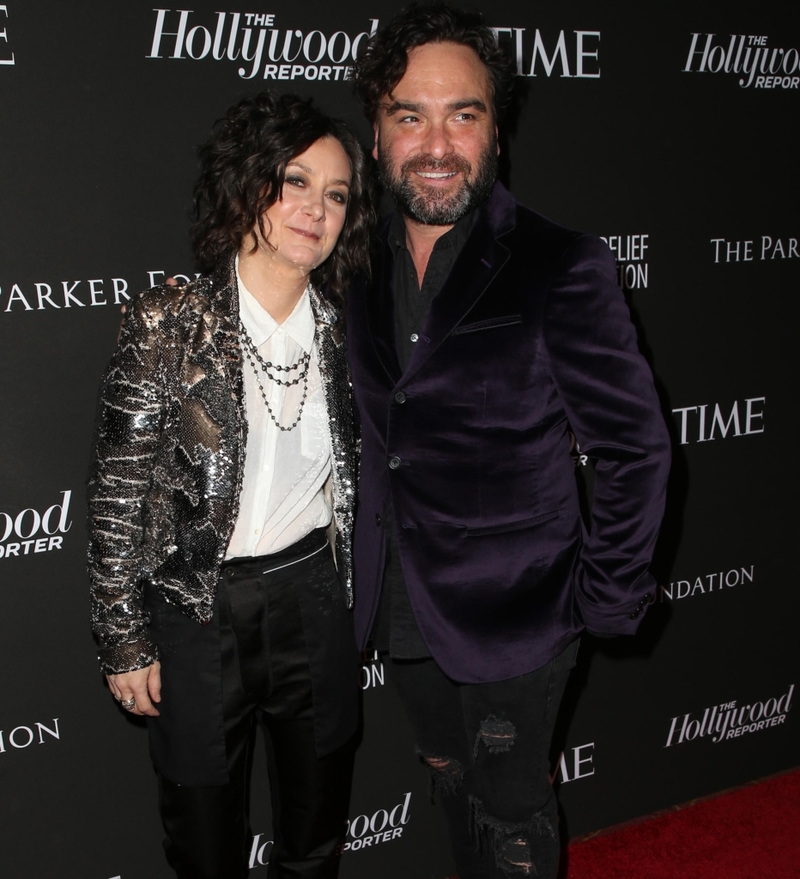 Johnny Galecki y Sara Gilbert | Alamy Stock Photo by Faye Sadou/AdMedia/ZUMA Wire