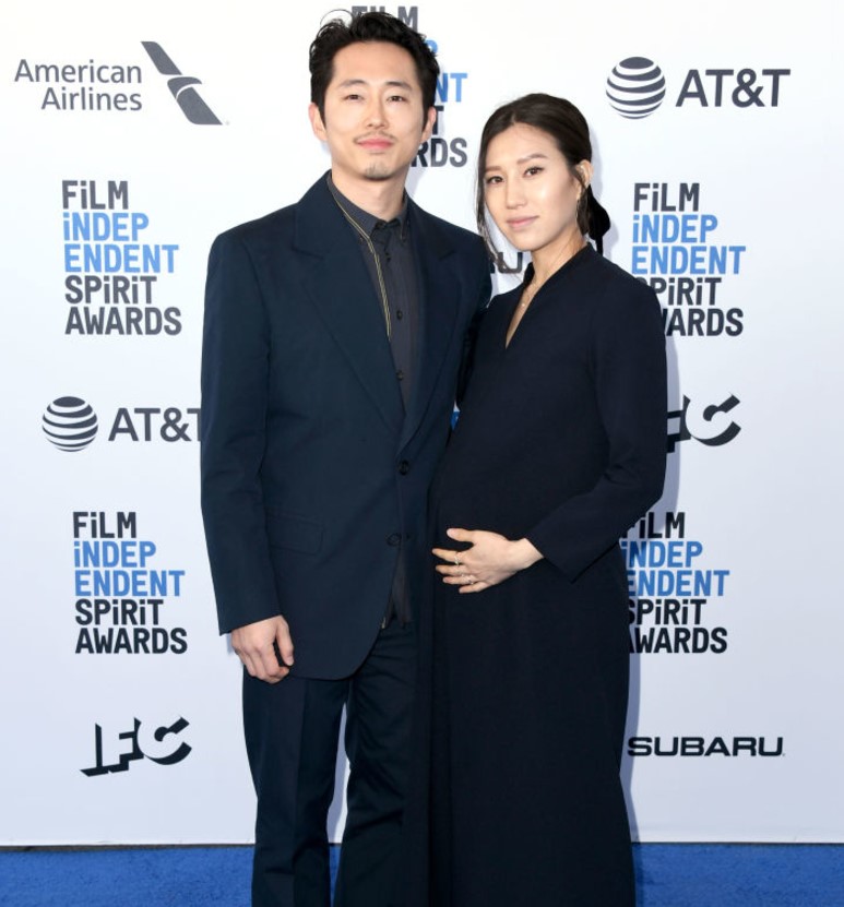 Steven Yeun y Joana Pak | Getty Images Photo by Jon Kopaloff