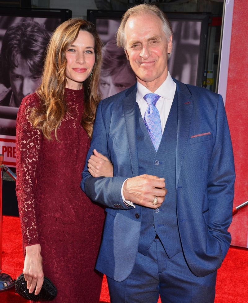 Keith Carradine y Hayley DuMond | Alamy Stock Photo by Tsuni/USA