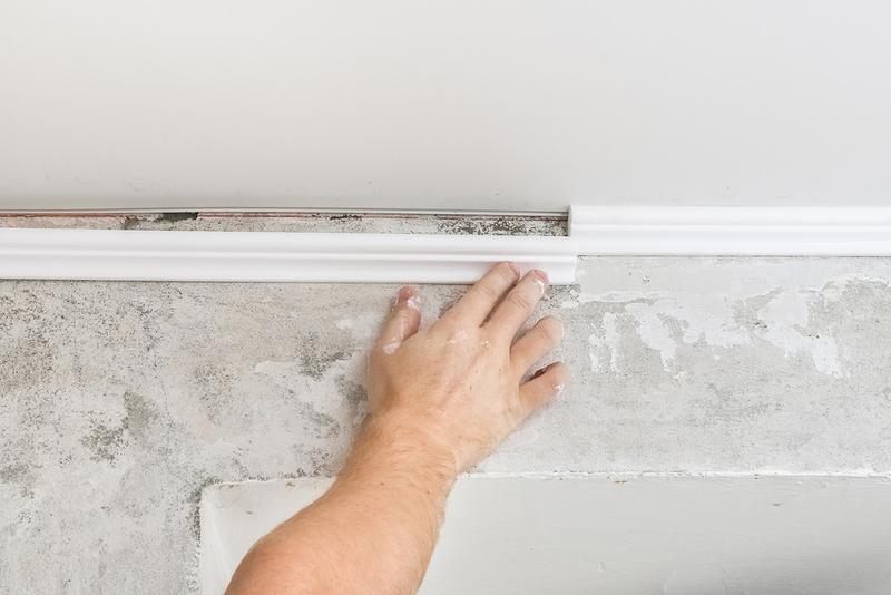 Install Crown Molding | Shutterstock