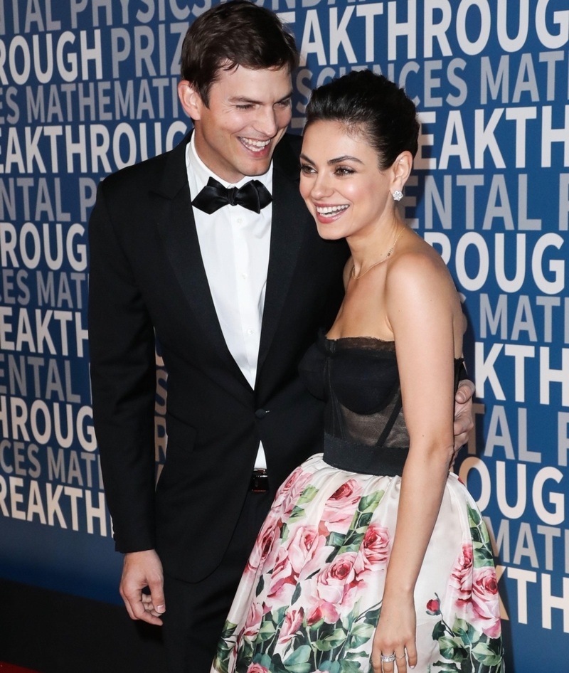 Ashton Kutcher y Mila Kunis - juntos desde 2012 | Alamy Stock Photo by Xavier Collin/Image Press Agency