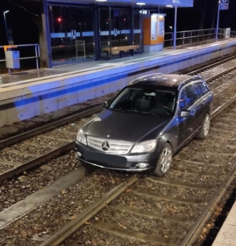 Mercedes on the Train Tracks | Reddit.com/0711Markus