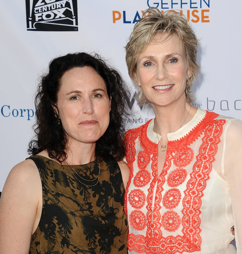 Lara Embry y Jane Lynch | Getty Images Photo by Jason LaVeris/FilmMagic