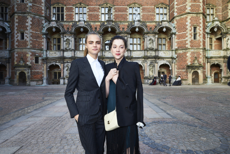 Annie Clark y Cara Delevingne | Getty Images Photo by Schiller Graphics