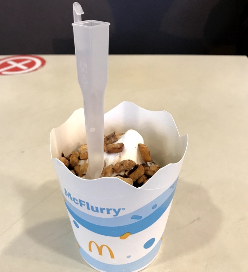 El agujero cuadrado de la cuchara del McFlurry | Shutterstock