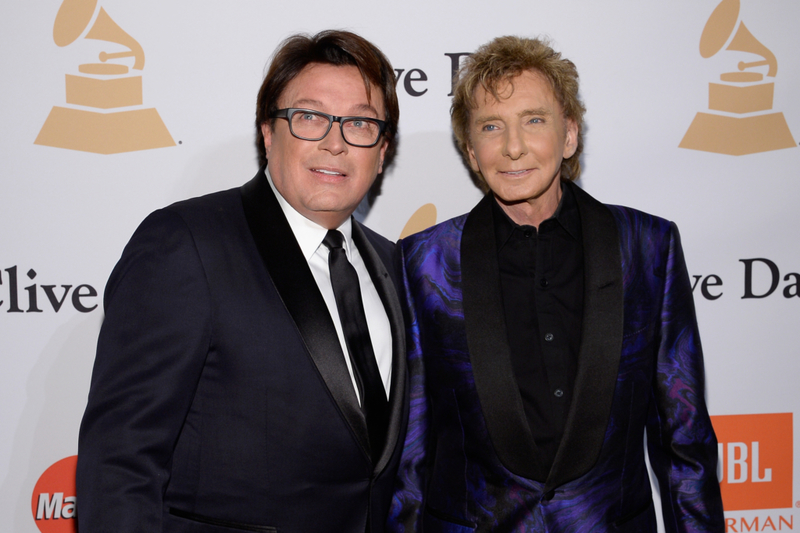 Garry Kief y Barry Manilow | Getty Images Photo by Kevork Djansezian