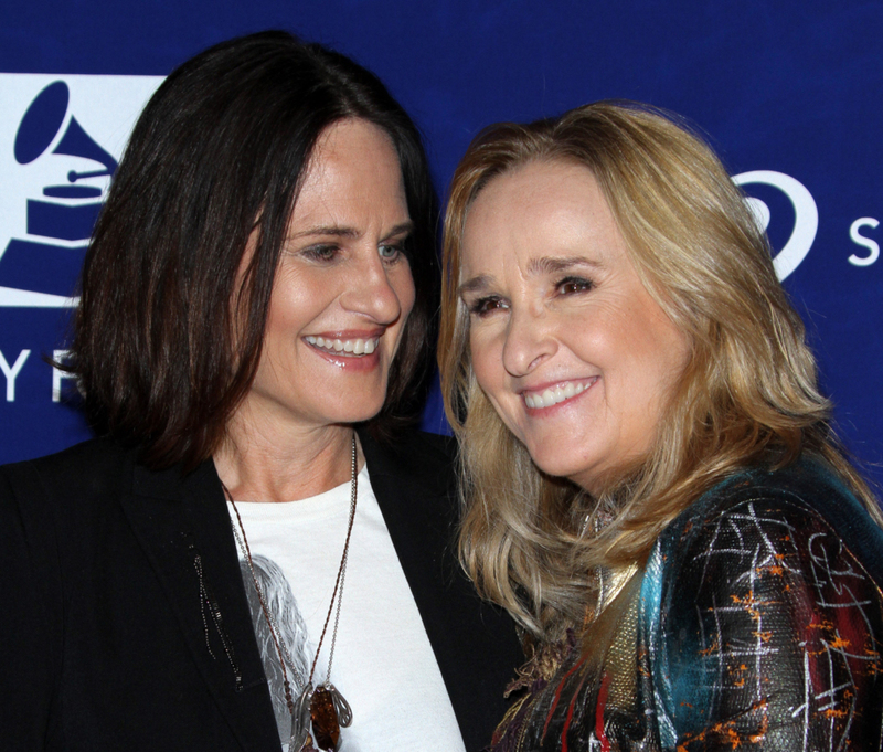 Linda Wallem y Melissa Etheridge | Alamy Stock Photo by Adriana M. Barraza/WENN.com 