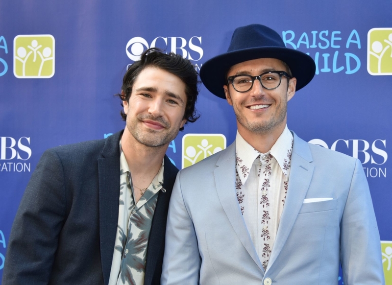 Blue Hamilton y Matt Dallas | Getty Images Photo by Brandon Williams 