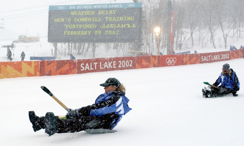 Shovel Racing | Getty Images Photo By ROBERTO SCHMIDT