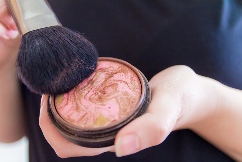 Do Use Bronzer This Way | Alamy Stock Photo by Maor Winetrob