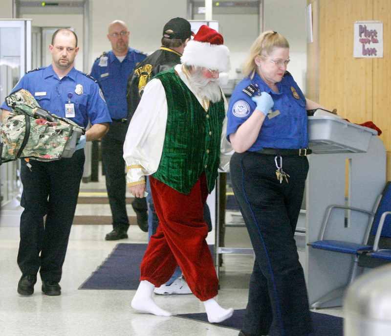 What’s in the Bag, Santa? | Imgur.com/destonio