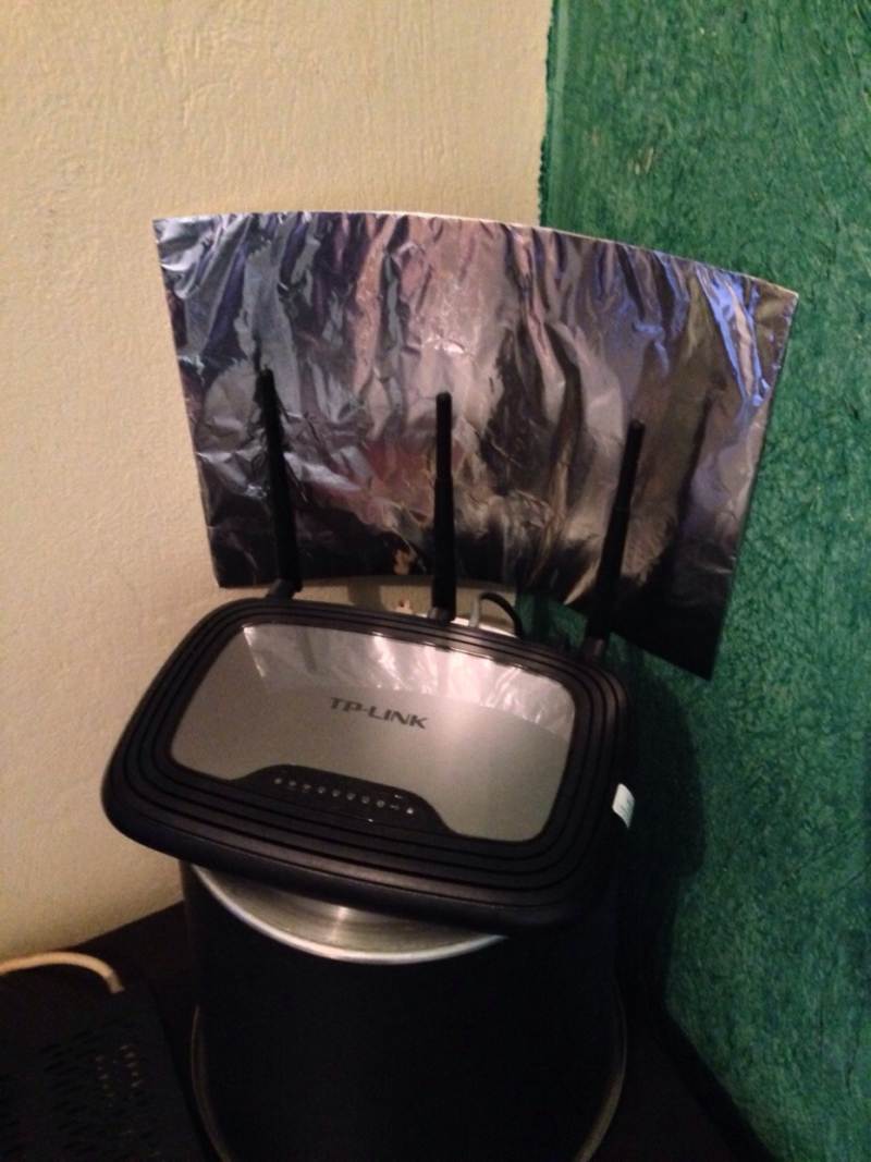 Get better Wi-Fi connectivity with aluminum foil | Imgur.com/XjC9Ih3